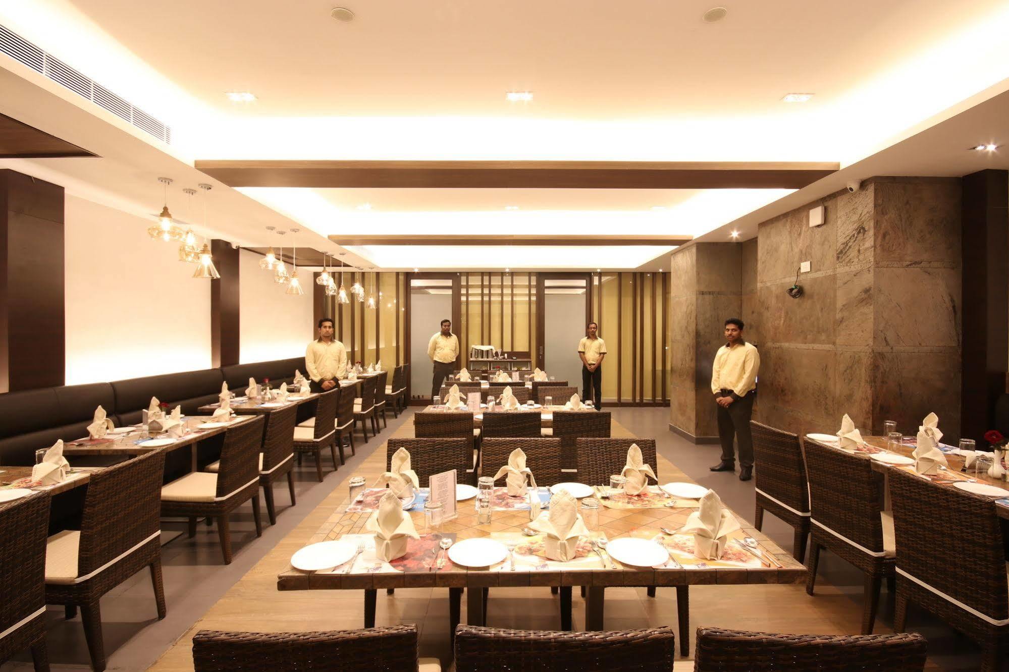 Khanna Fiesta Vellore Exterior foto