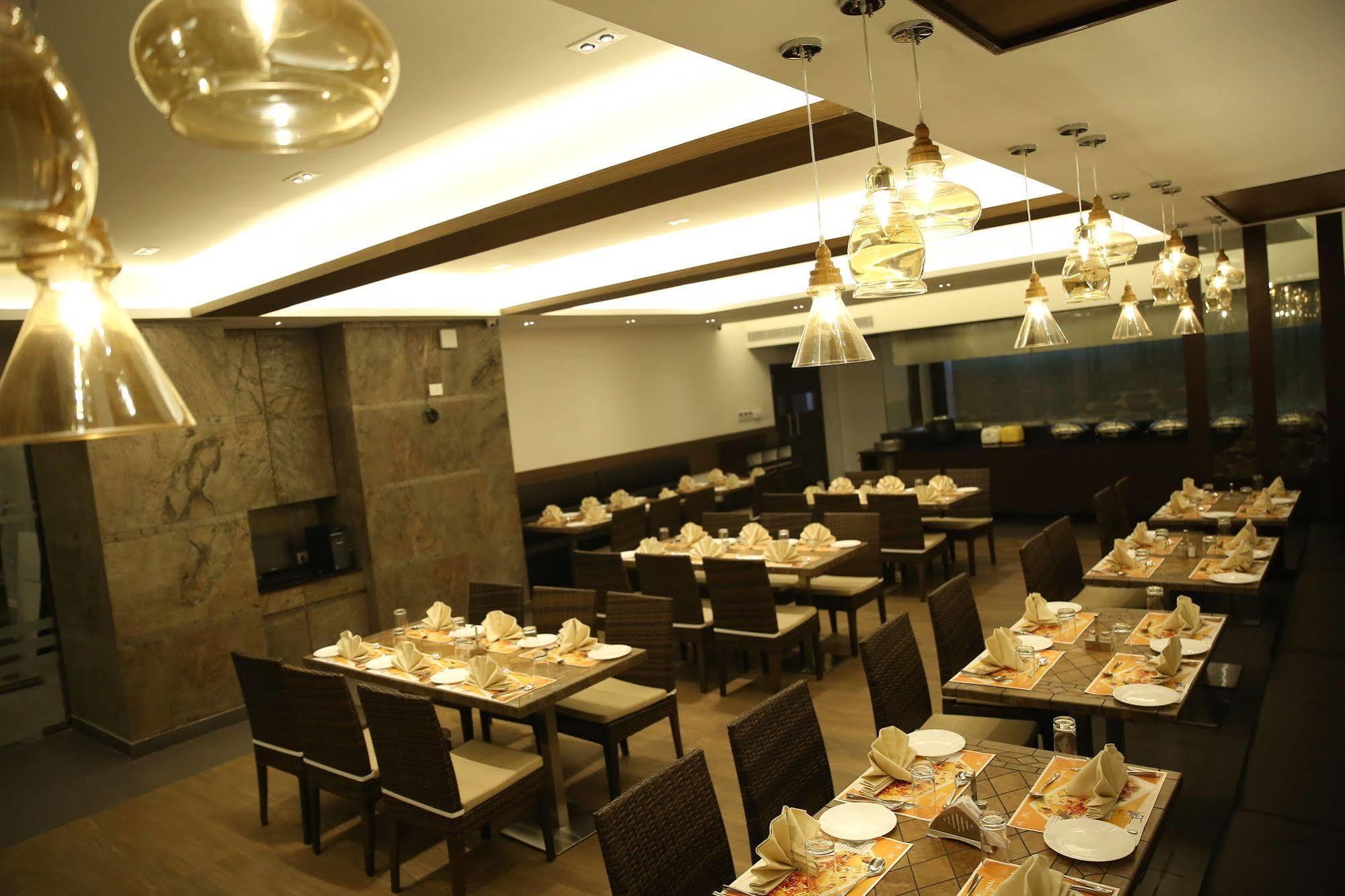 Khanna Fiesta Vellore Exterior foto